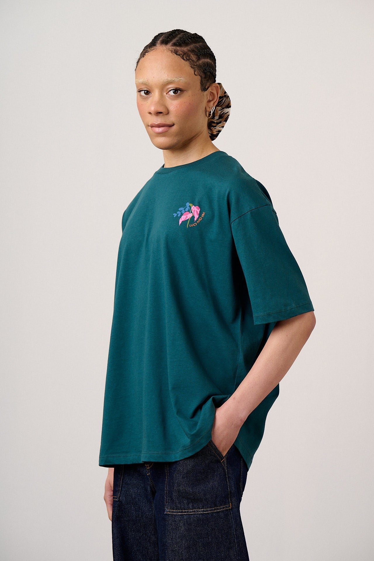 Benny - Oversized Cotton T-Shirt in Green Wild Expression Print