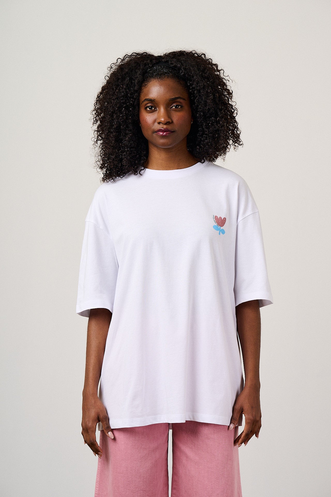 Benny - Oversized Cotton T-Shirt in White Tulip Print