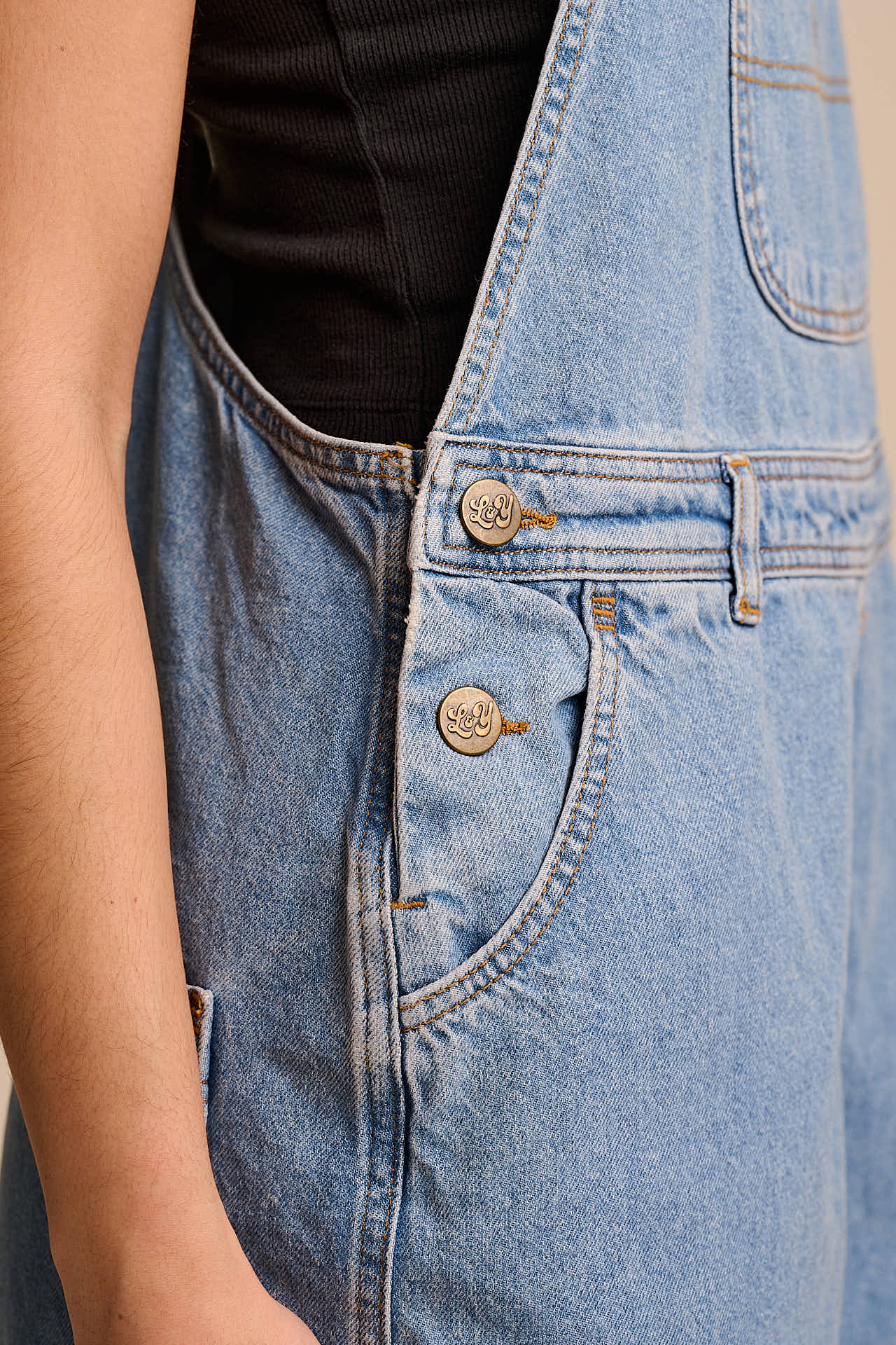 Jara - Denim Dungarees Shorts in Light Wash with Metal Clasps