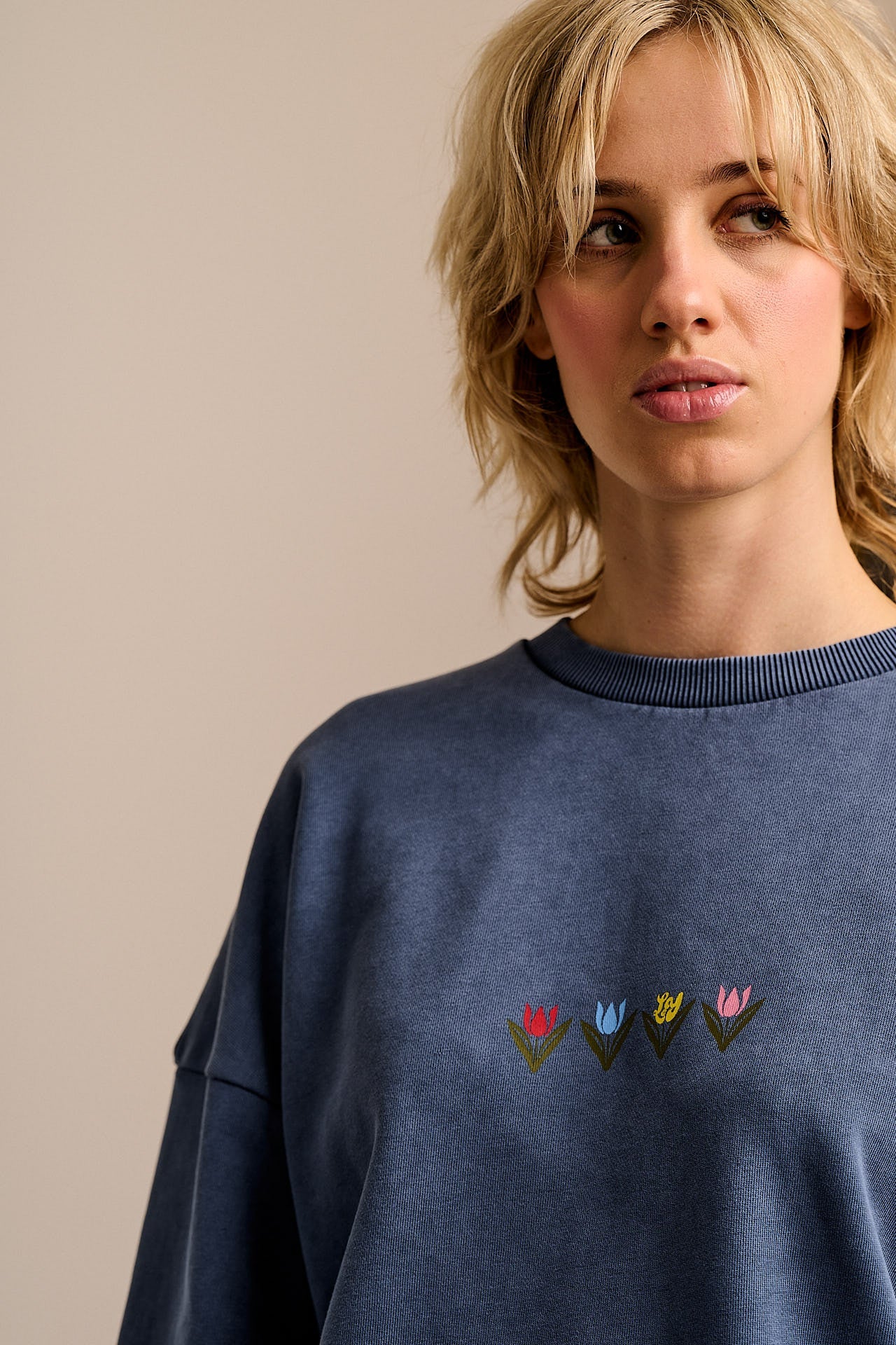 Sutton - Cotton Jersey Oversized Sweatshirt in Washed Navy Tulip Print