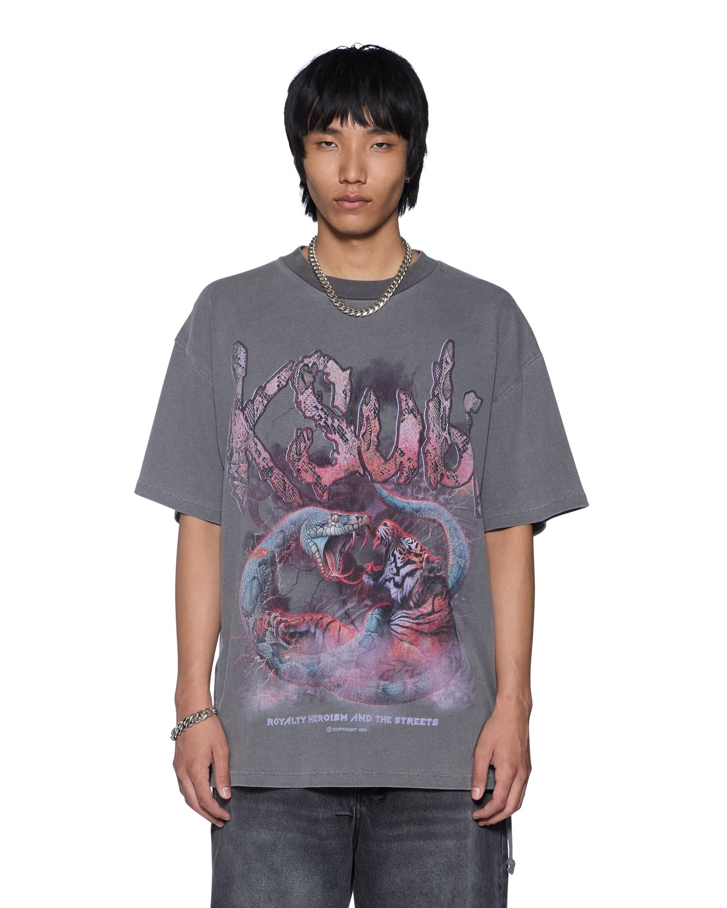 KNOTTED EKCESS SS TEE CHARCOAL