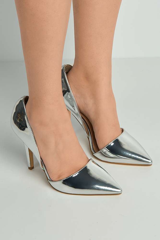 Milaya Cut-out Side Pointed Toe Court Shoes in Silver Metallic