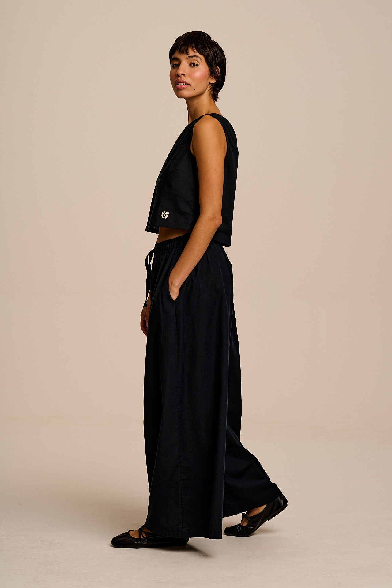 Arden - Cotton & Linen Shell Top in Black