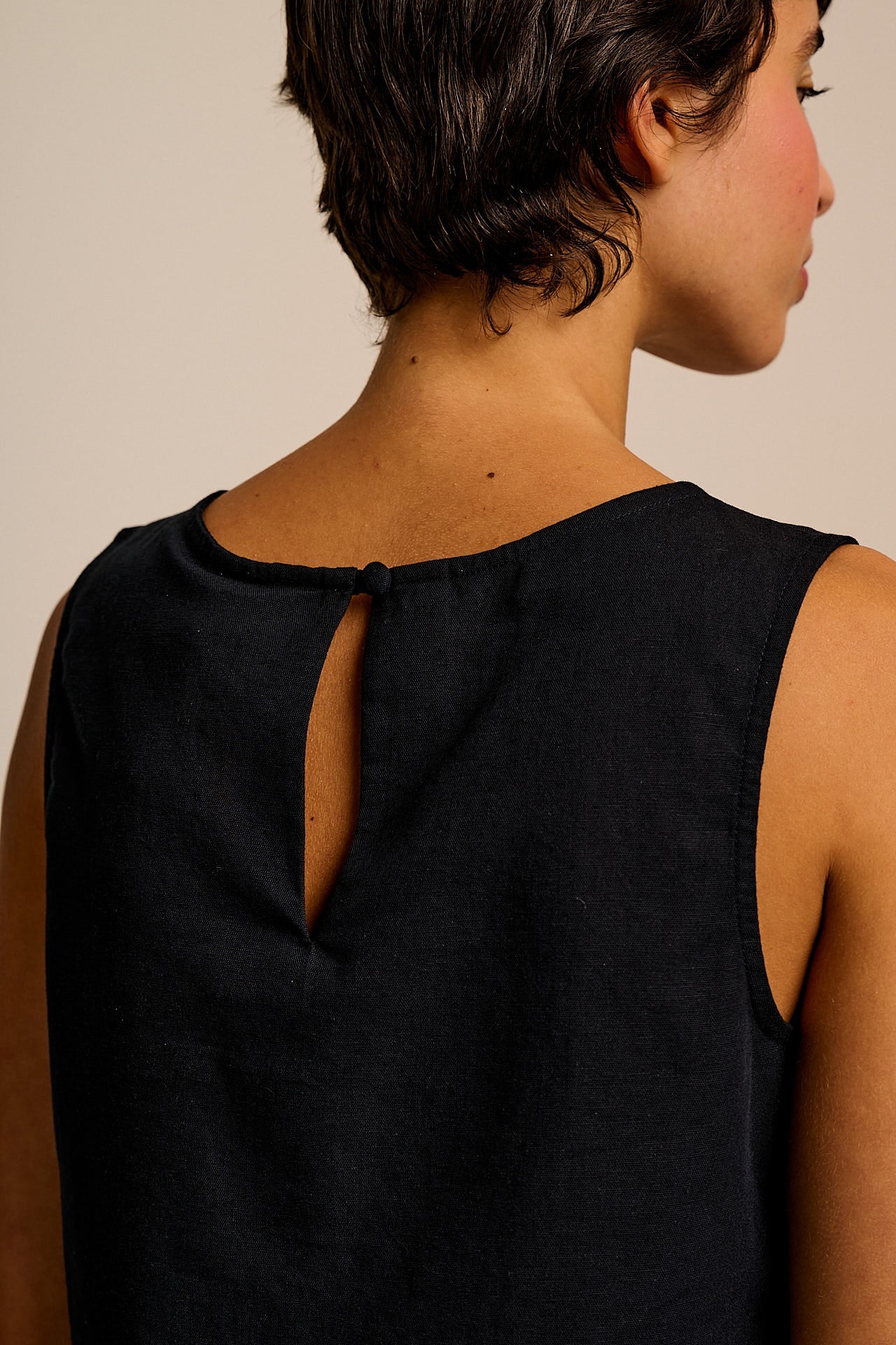 Arden - Cotton & Linen Shell Top in Black