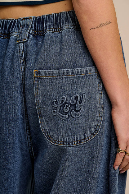 Ashby - Denim Barrel Leg Jeans in Mid Wash