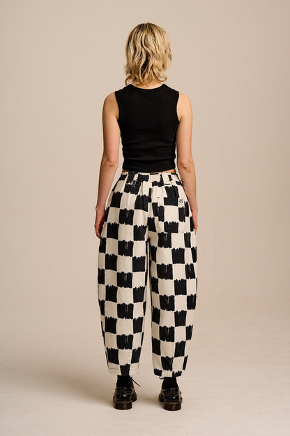 Ashby - Cotton Barrel Leg Trousers in Black & Ecru Blurred Checkerboard