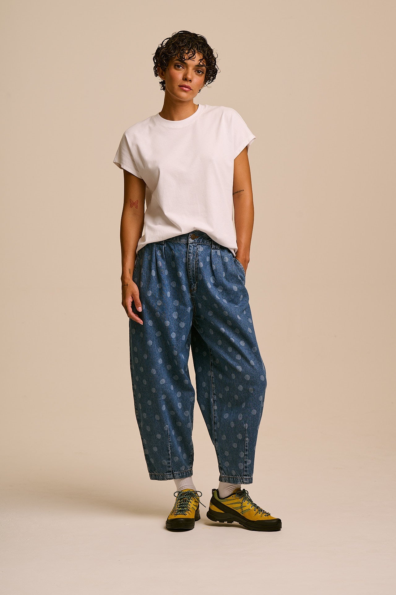 IMPERFECT - Ashby - Denim Barrel Leg Trousers in Midwash Polka Dot