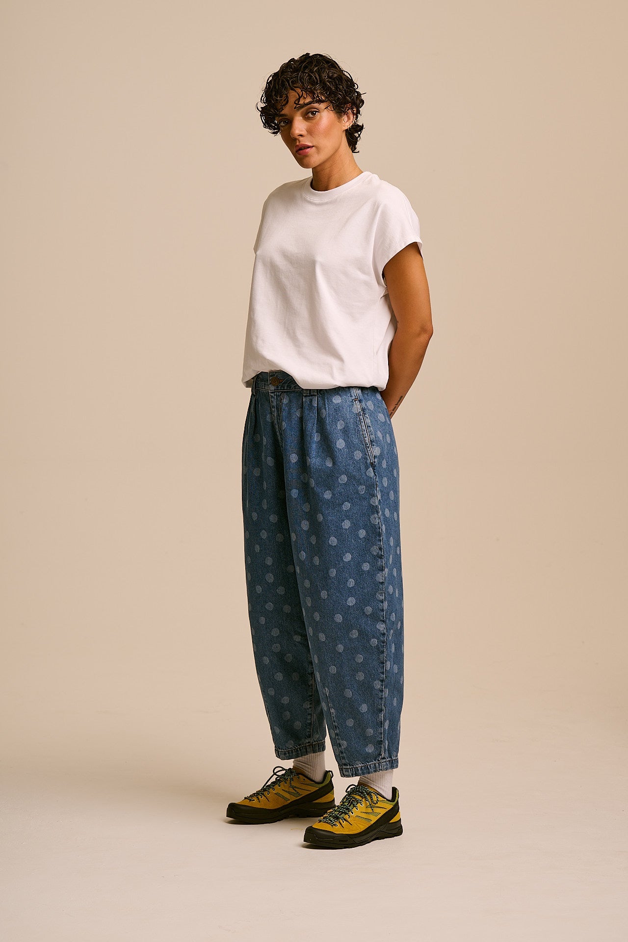 IMPERFECT - Ashby - Denim Barrel Leg Trousers in Midwash Polka Dot