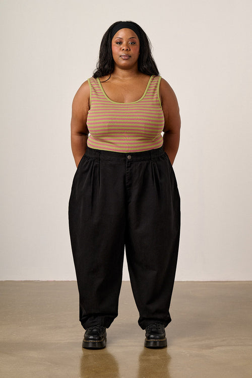 Ashby - Cotton Barrel Leg Trousers in Black