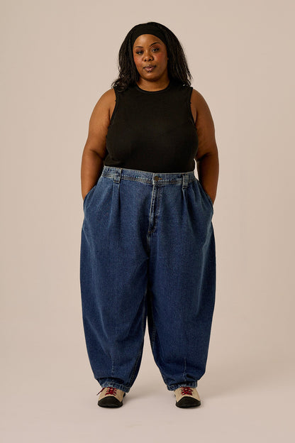 Ashby - Denim Barrel Leg Jeans in Mid Wash
