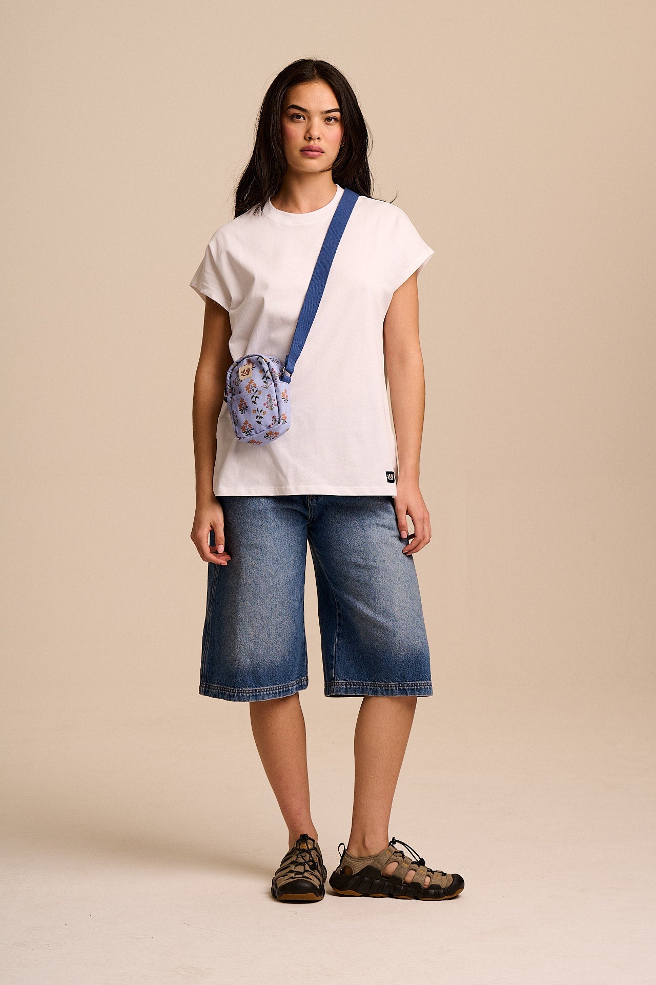 Brady - Cotton Crossbody Bag in Blue Walled Blooms