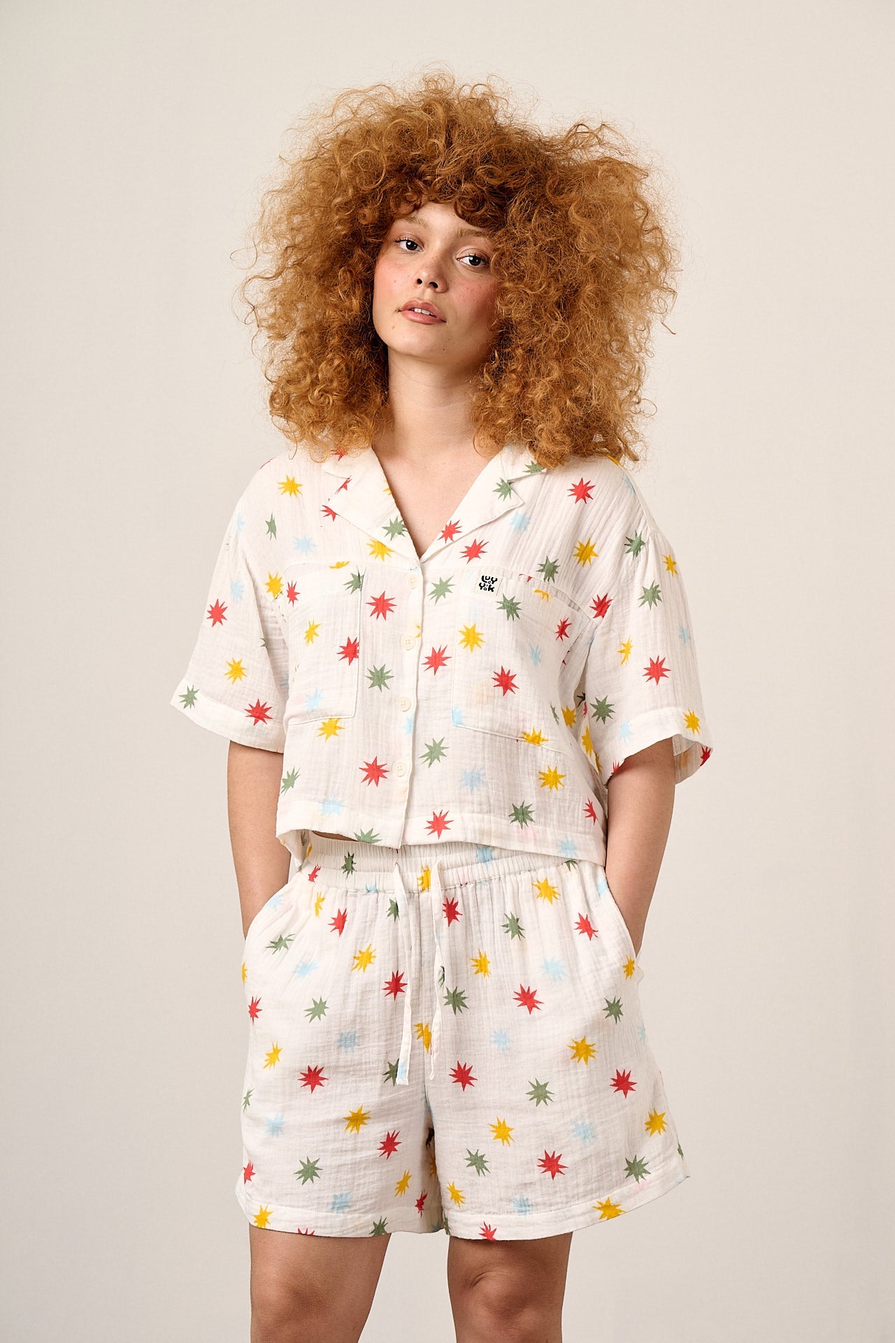 Charlie - Cotton Shorts in Ecru Cosmic Folk Stars