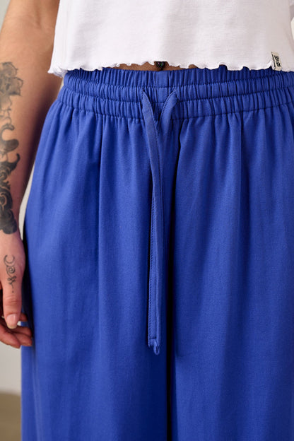 Chuck - Wide Leg Cotton Trousers in Dazzling Blue