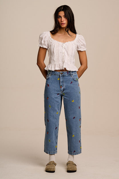 Drew - Cropped Straight Legged Cotton Trousers in Light Wash Veg Embroidery