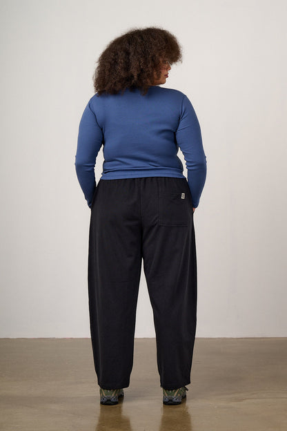 Freddie - Barrel Leg Cotton Jersey Trousers in Black