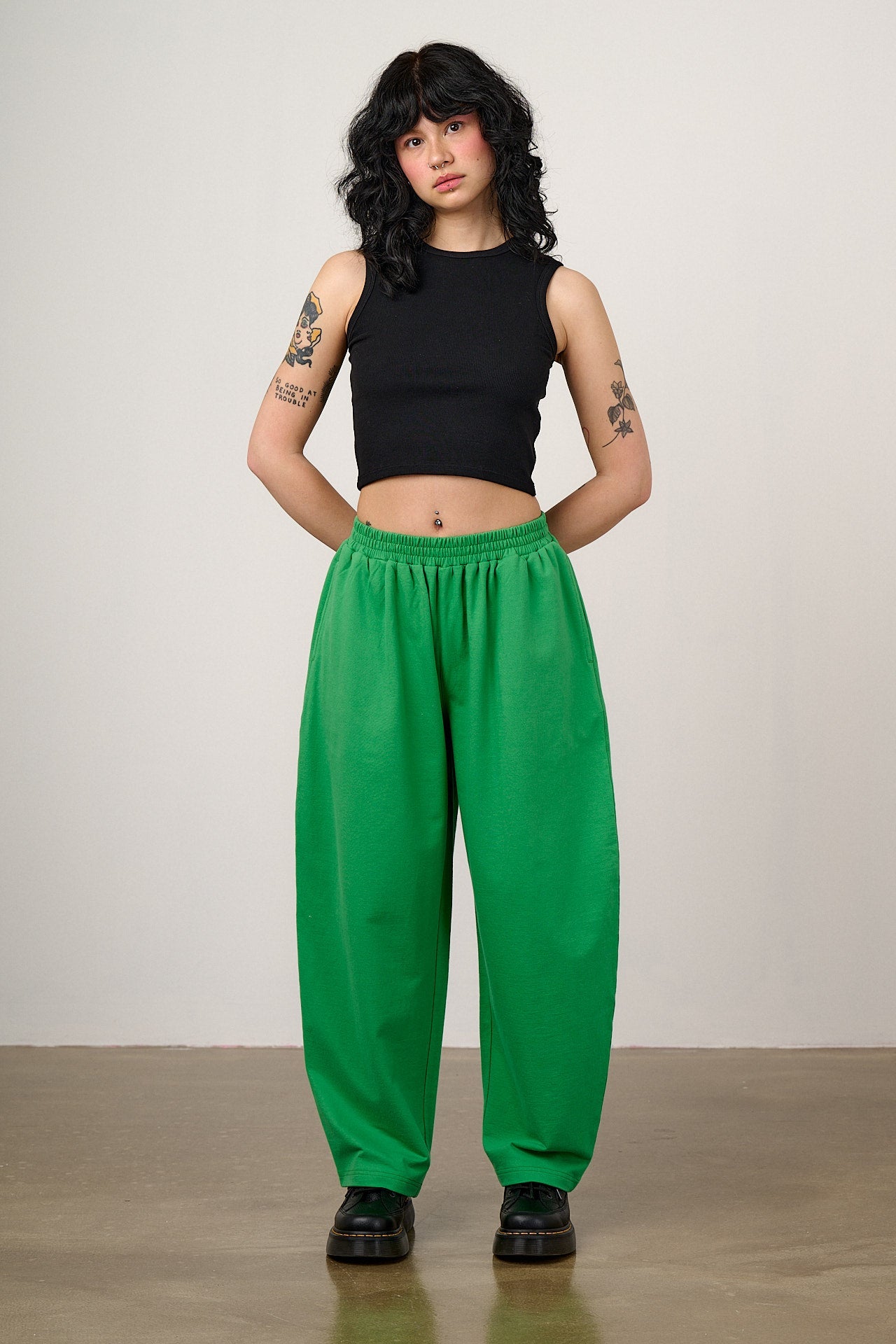 Freddie - Barrel Leg Cotton Jersey Trousers in Kelly Green