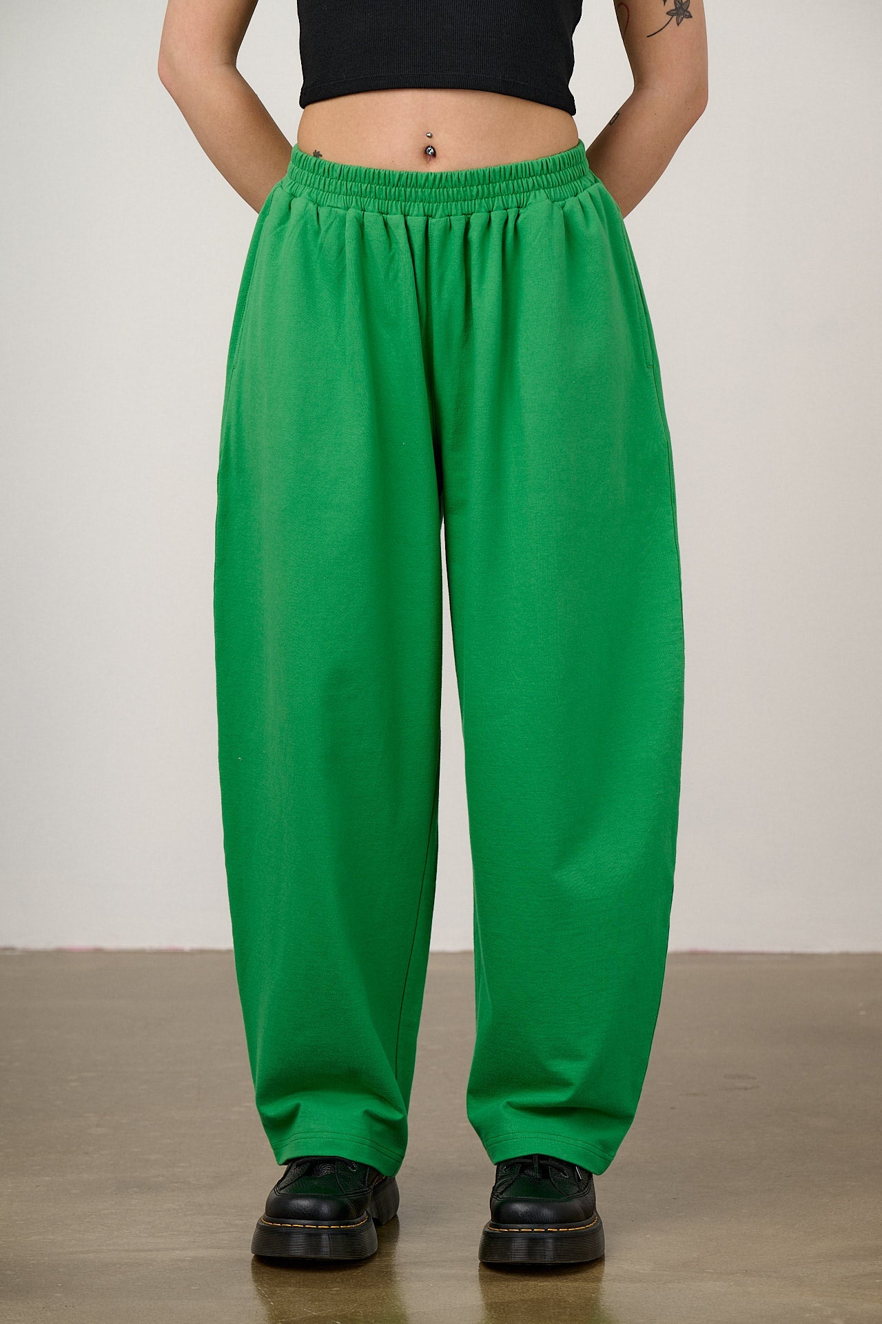Freddie - Barrel Leg Cotton Jersey Trousers in Kelly Green