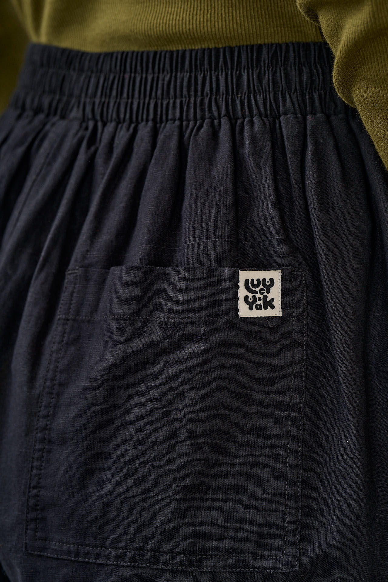 Freddie - Barrel Leg Cotton & Linen Trousers in Black
