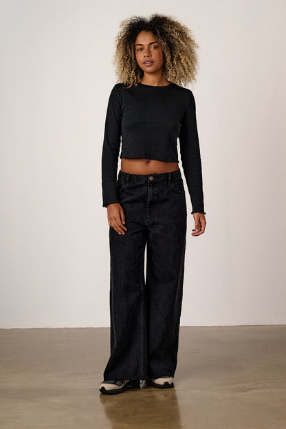 Hansel - Long Sleeve Cotton Crop Top in Black