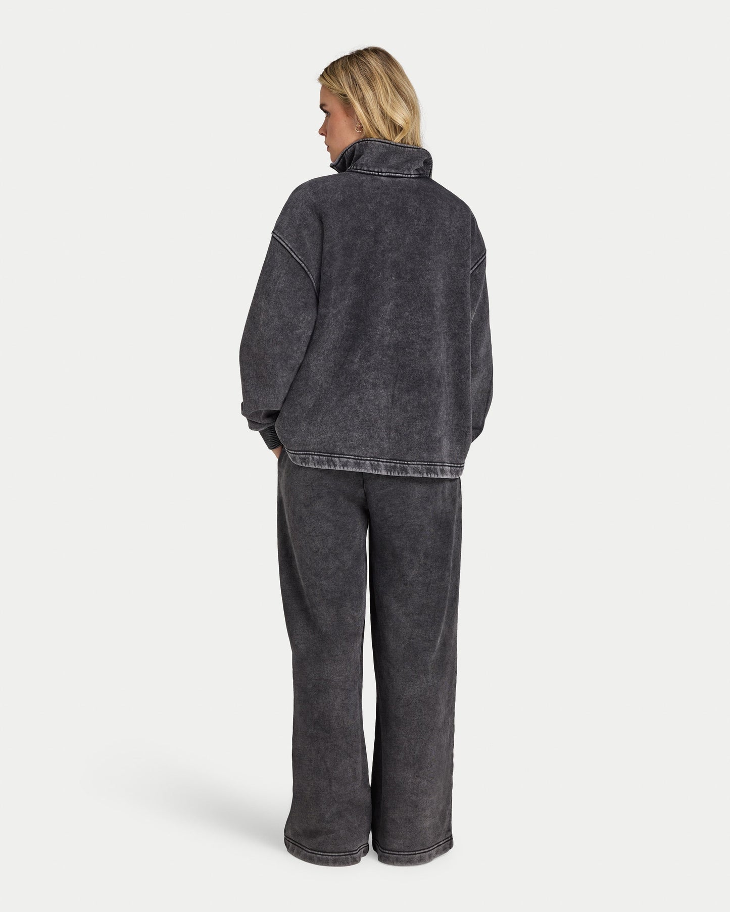 Womens Signature Washed Oversized 1/4 Zip Sweatshirt