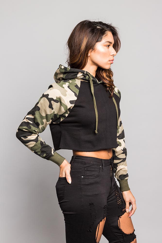 Women's Essential Cropped Long Sleeve Hoodie