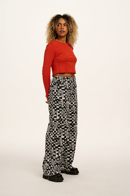L.E. Carter - High Waisted Jeans in Black & White Sunflower Check