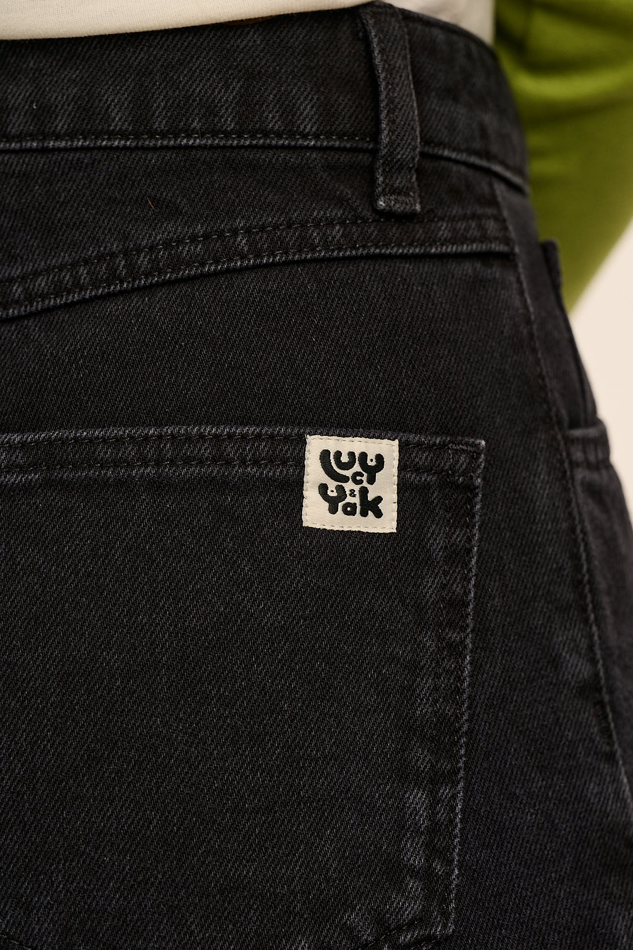 Drew - Cropped Straight Leg Denim Jeans in Washed Black