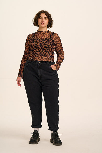 Dana  - Mom Denim Jeans in Washed Black