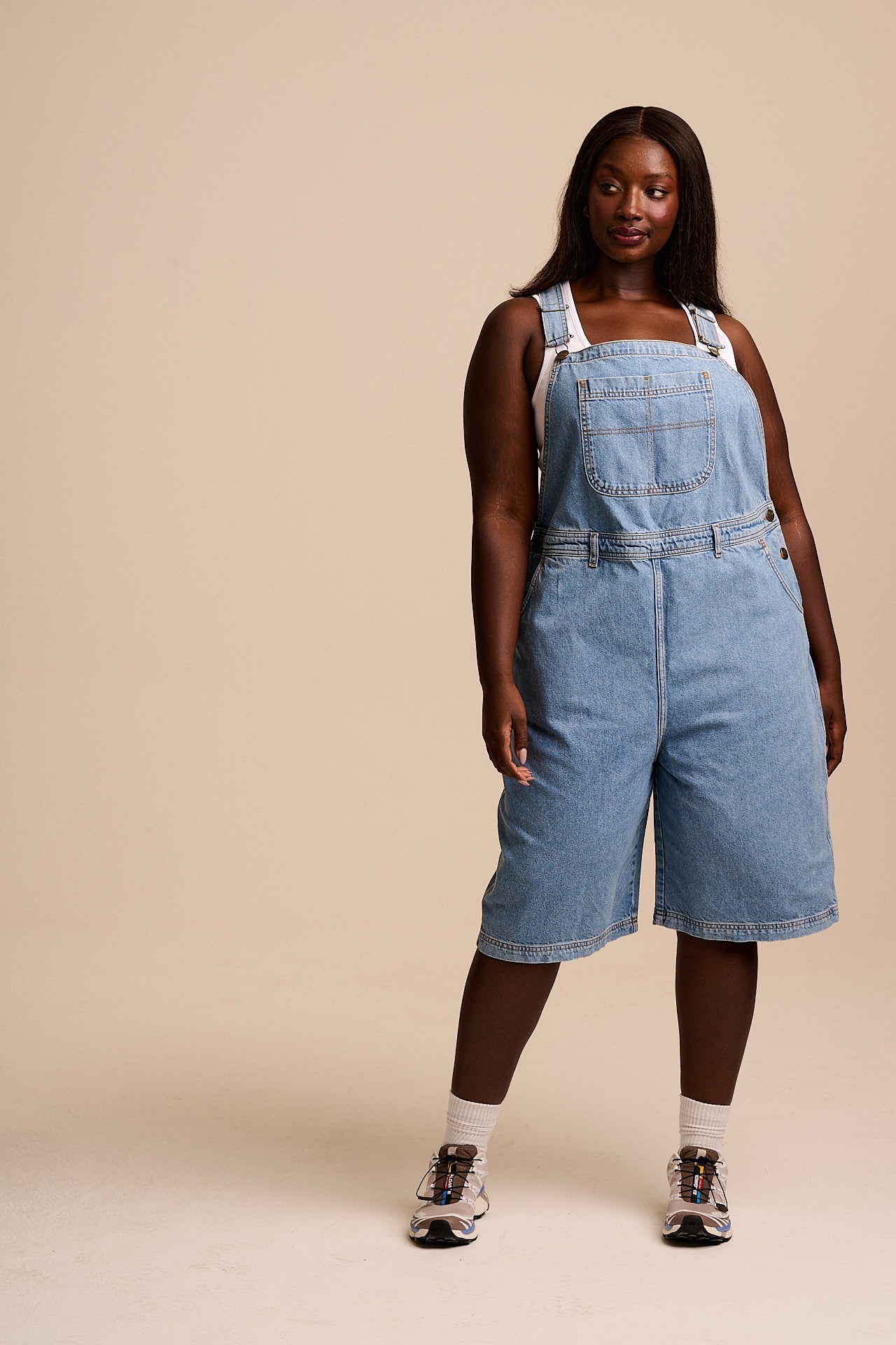 Jara - Denim Dungarees Shorts in Light Wash with Metal Clasps