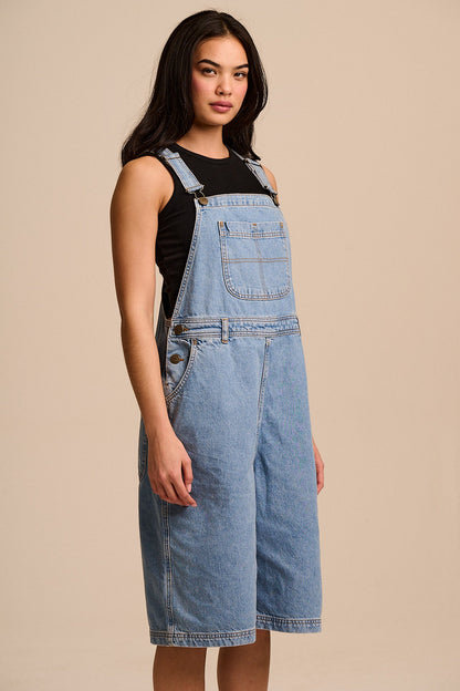 Jara - Denim Dungarees Shorts in Light Wash with Metal Clasps