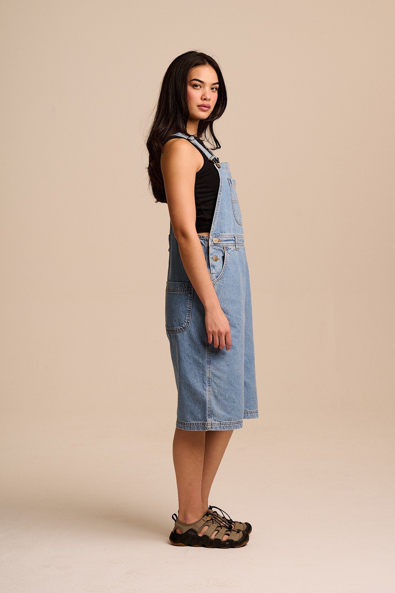 Jara - Denim Dungarees Shorts in Light Wash with Metal Clasps