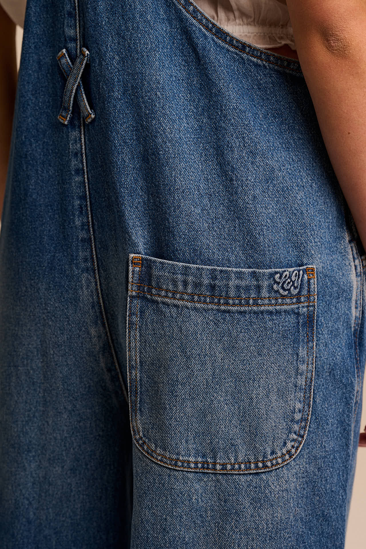 Toluca - Denim Barrel Leg Dungarees in Vintage Wash