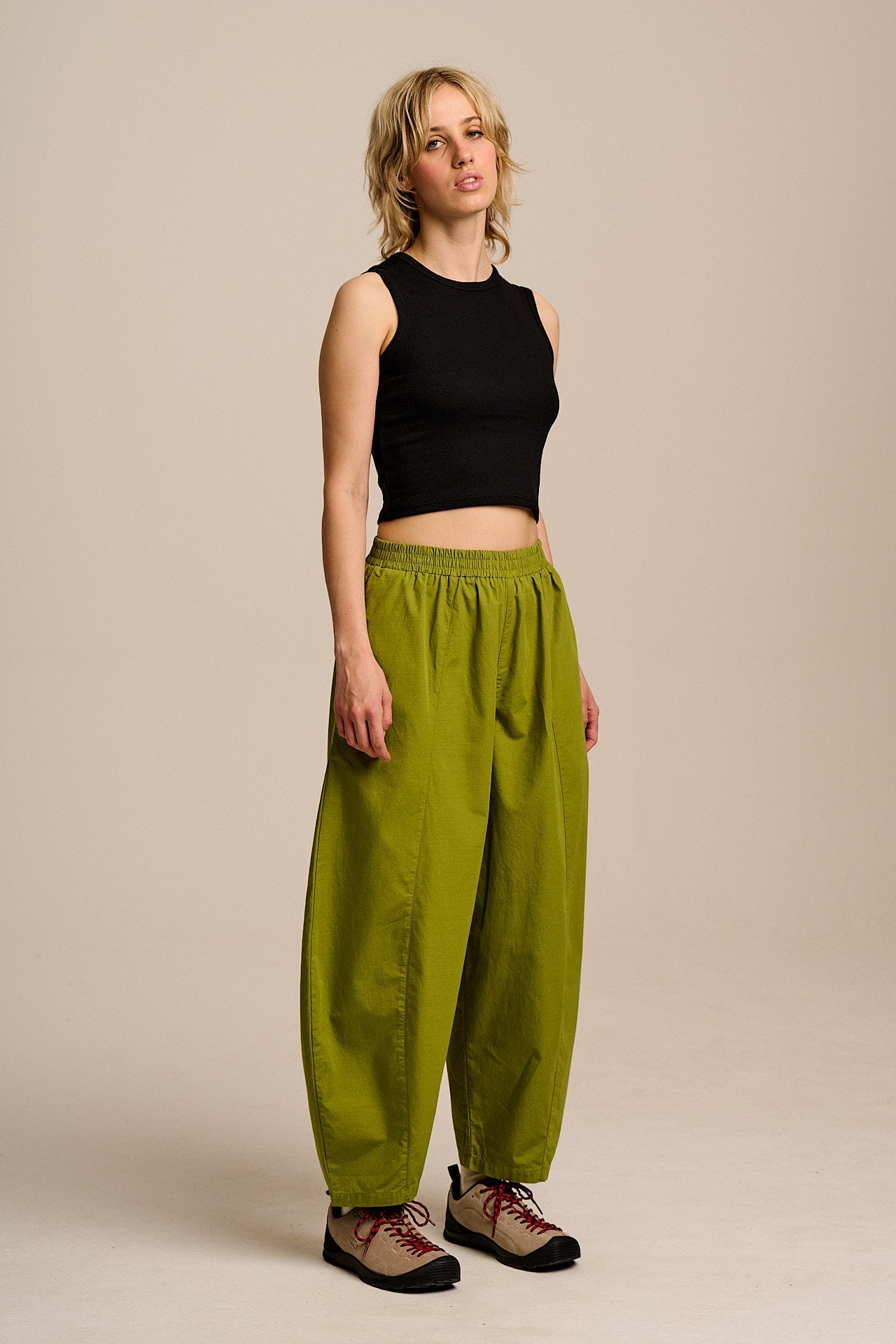 Obregon - Barrel Leg Cotton Trousers in Cypress Green