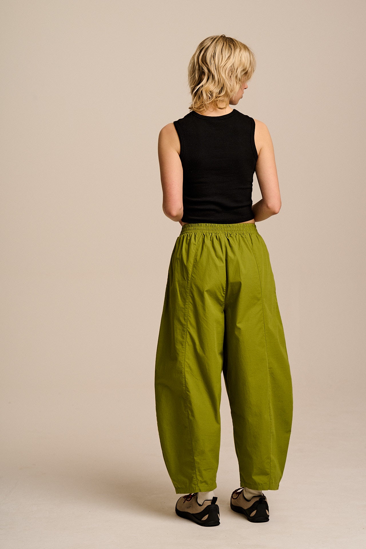 Obregon - Barrel Leg Cotton Trousers in Cypress Green