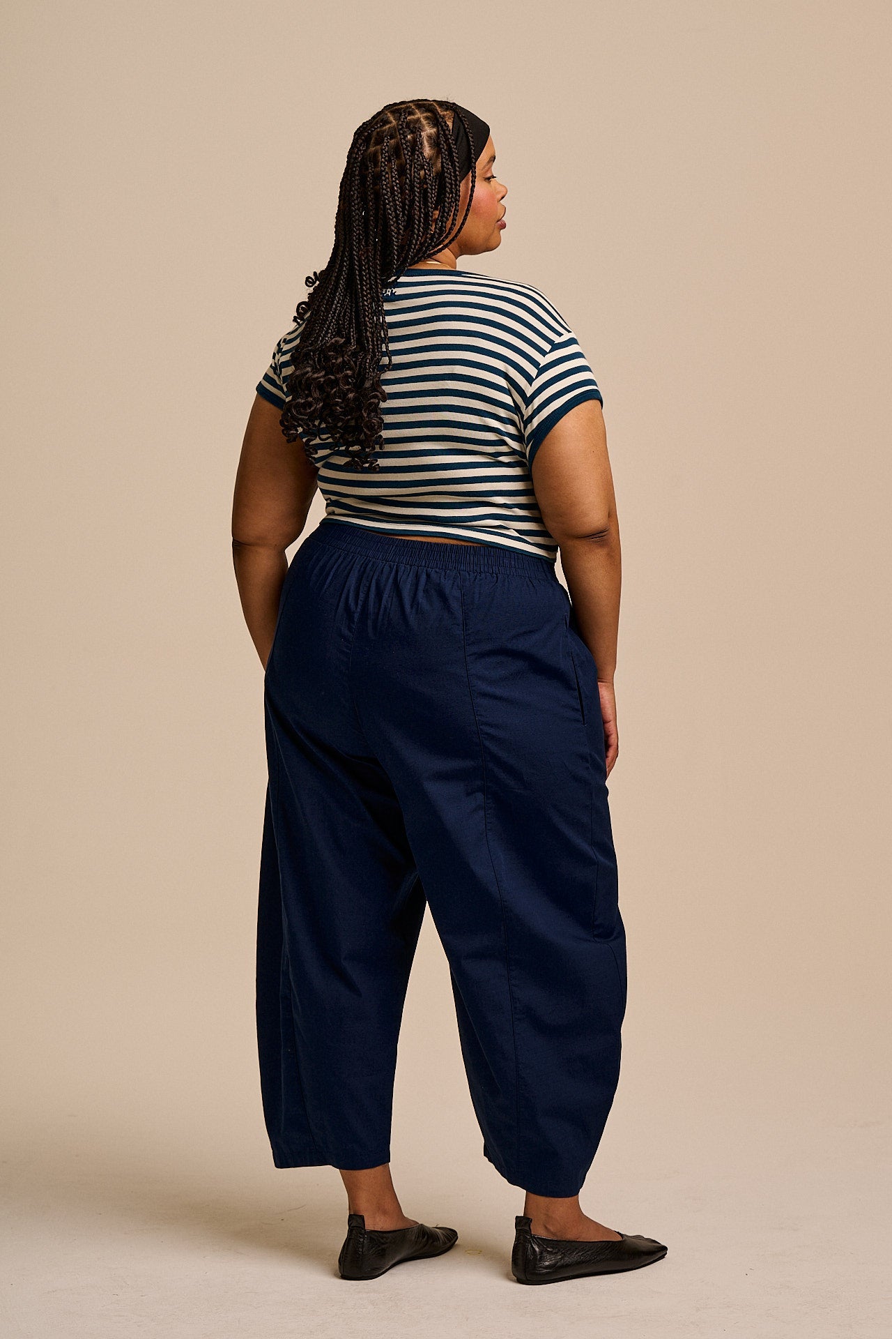 Obregon - Cotton Barrel Leg Trousers in Navy