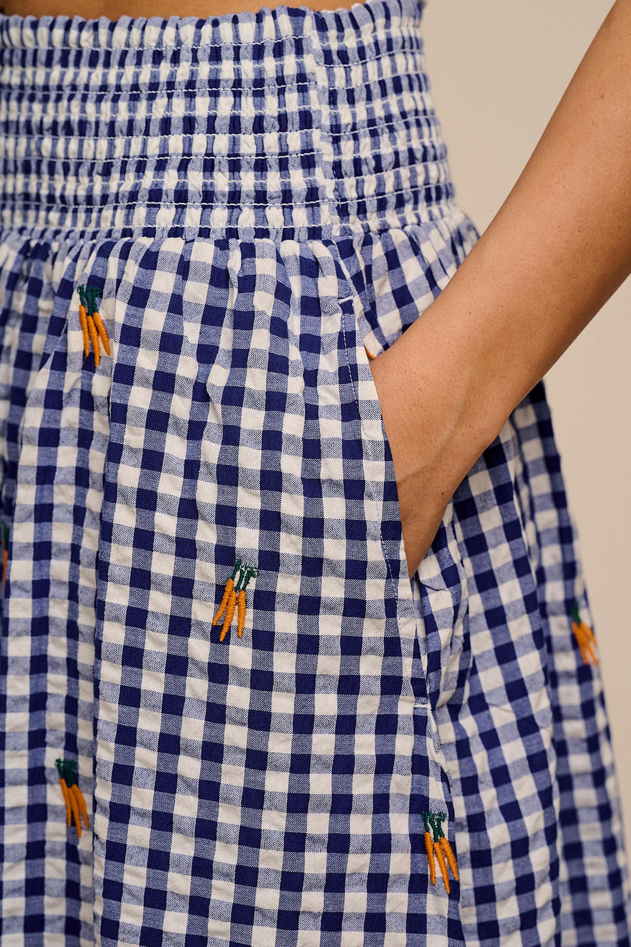 Sofiya - Midi Skirt in Gingham Carrot Embroidery