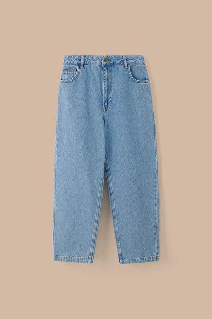 Drew - Cropped Straight Leg Cotton Trousers in Lightwash Blue