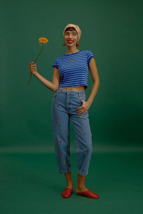 Drew - Cropped Straight Legged Cotton Trousers in Light Wash Veg Embroidery