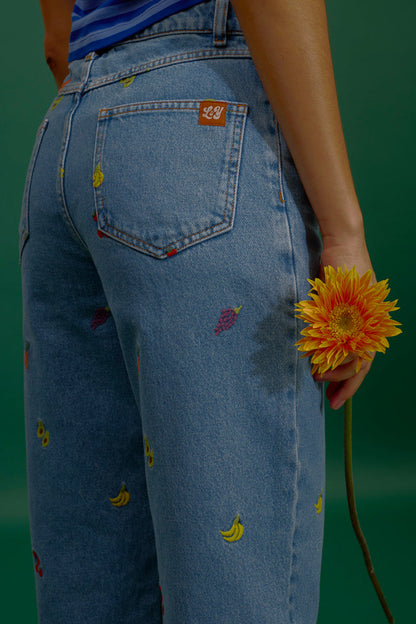 Drew - Cropped Straight Legged Cotton Trousers in Light Wash Veg Embroidery