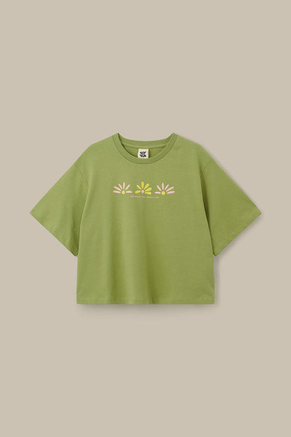 L.E Zayla - Cropped Boxy T-Shirt in Khaki Graphics and Grain Artist & Yak