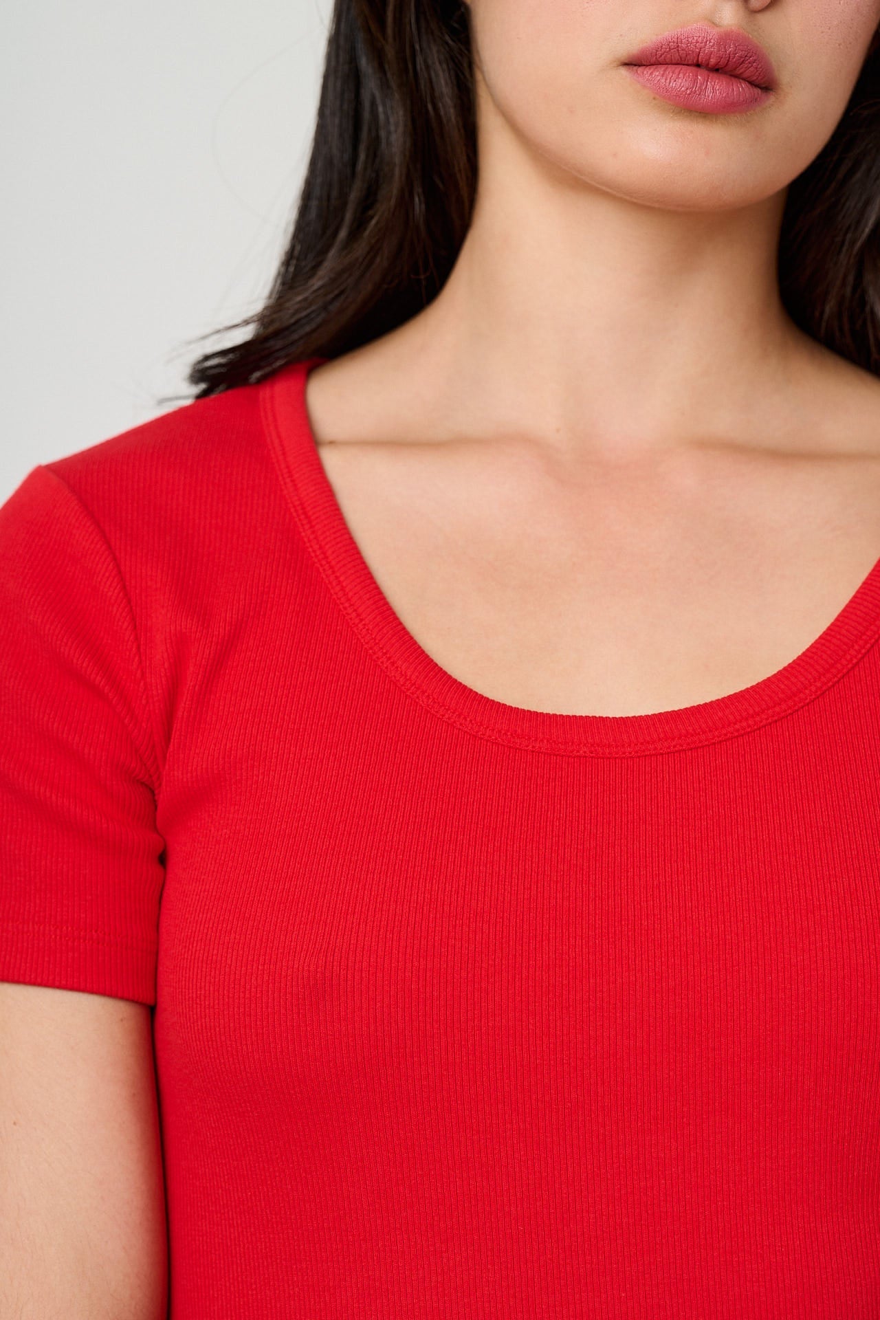 Vita - Ribbed Cotton Scoop Neck Short Sleeve T-Shirt in Red